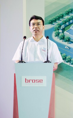 付長(zhǎng)生（重慶沙坪壩區(qū)副區(qū)長(zhǎng)）在重慶博澤工廠開(kāi)業(yè)典禮上致詞。 