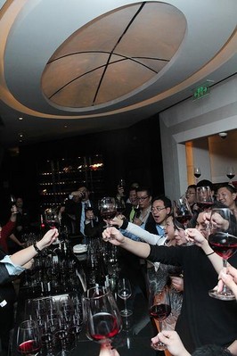 零點準時開瓶暢飲薄若萊