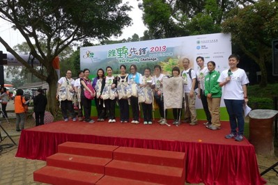 亞洲博聞的一個員工團隊更憑其合乎環(huán)保原則、具創(chuàng)意、有效率的運送用具奪得《最醒目植樹大獎》。