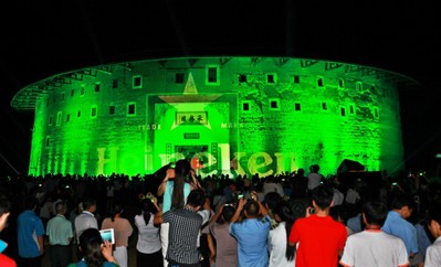 喜力啤酒誠邀幾百球迷狂歡永定土樓，傾情呈現2013年喜力歐冠決賽觀戰星體驗