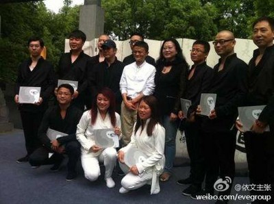 馬云、李連杰、夏華共同推廣太極禪，在淘寶大學悟道之旅中，為十佳淘寶大賣家頒發了太極禪云手一段證書，并與全球十佳網商以及淘女郎一起體禪悟道