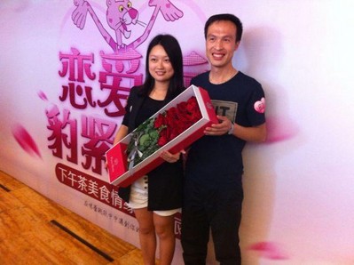 愛情如戀人手中的鮮花，在浪漫的季節綻放