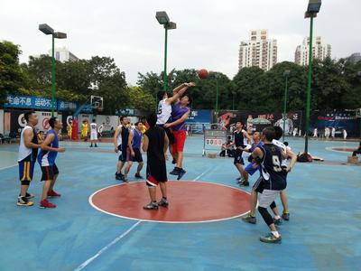 每年的籃球聯(lián)賽都會誕生“明星”員工，<br />不僅球打得好，而且高大帥氣