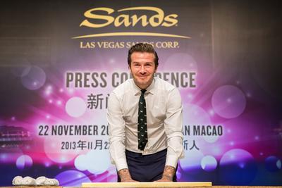 全球風云人物大衛.貝克漢姆于星期五在澳門威尼斯人舉行的新聞發布會上留下手印。